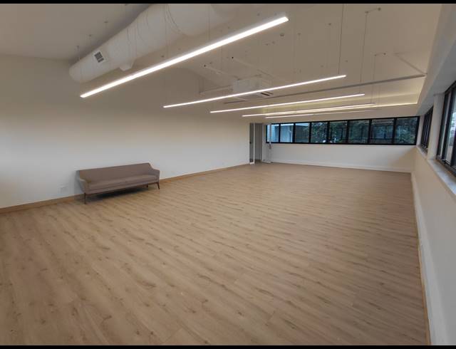 133M² OFFICE TO LET IN HALFWAY HOUSE